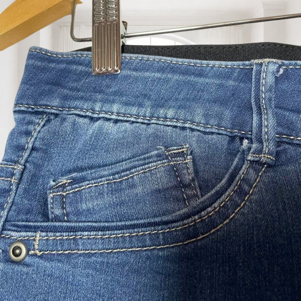Dana Buchman Slimming Bermuda Jean Shorts Size 8 Stretch Mid Rise - Picture 7 of 13